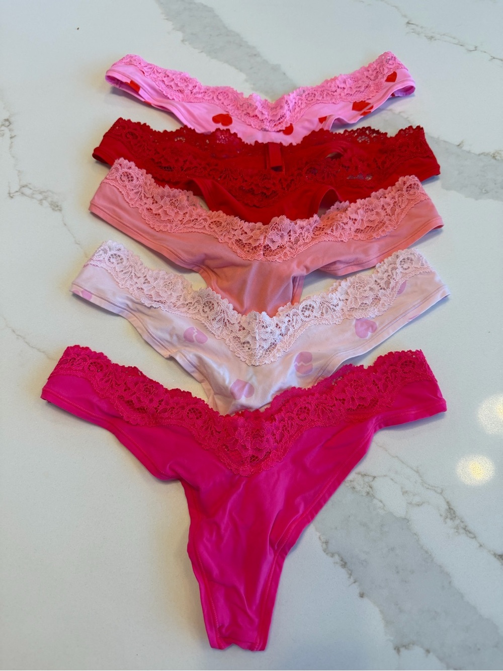 Skims Fits Everybody Lace Dipped Thong 5 Pack Small Valentine’s Day 2025